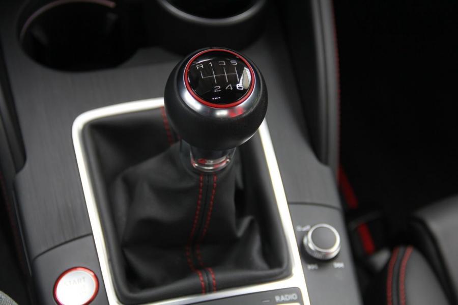 Детали интерьера Audi S3 (8V) 2013 года  (WW) (фото 46 из 101)